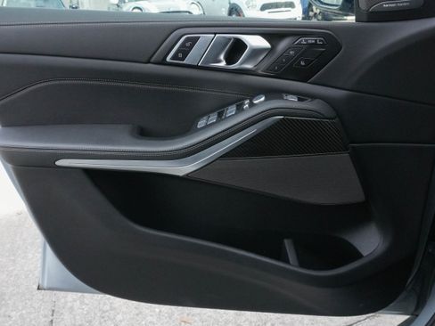 Certified 2025 BMW X7 M60i AWD/4WD image 28
