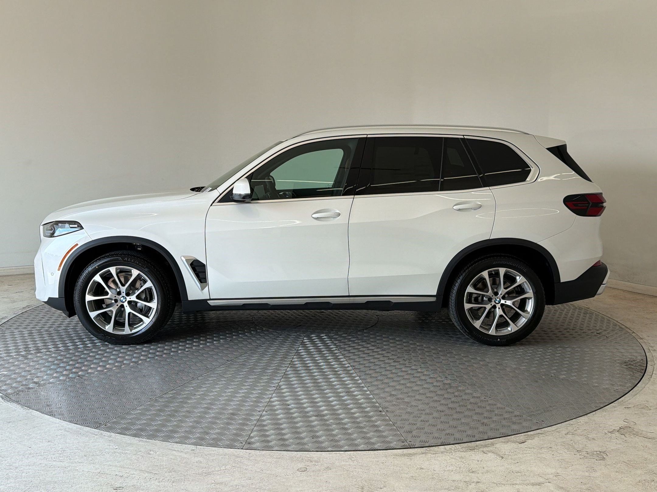 New 2026 BMW X5 xDrive40i AWD/4WD image 2
