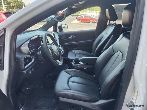 Used 2026 Chrysler Pacifica Select FWD image 36