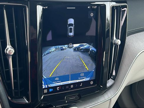 Used 2023 Volvo XC60 B6 Ultimate w/ Climate Package image 16