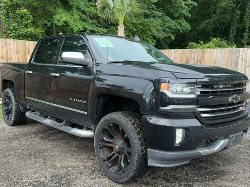 Used 2017 Chevrolet Silverado 1500 LTZ Z71 w/ LTZ Plus Package AWD/4WD image 25