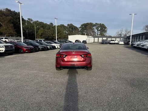 Used 2024 Nissan Altima 2.5 SR w/ SR Premium Package image 6