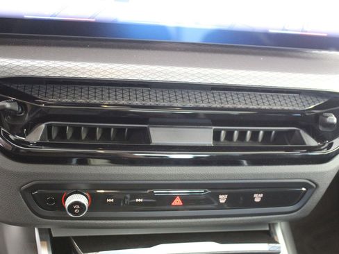 Used 2025 BMW 330i xDrive Sedan w/ Convenience Package image 17