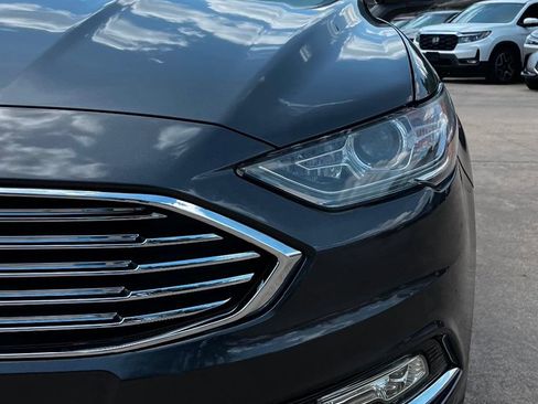 Used 2018 Ford Fusion SE w/ Fusion SE Technology Package FWD image 13