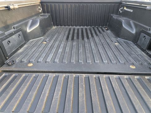 Used 2017 Toyota Tacoma TRD Sport image 33