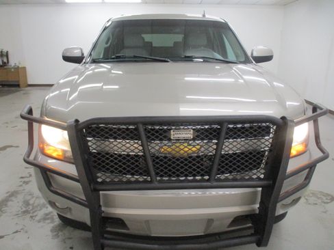 Used 2007 Chevrolet Suburban 2500 LT w/ LT Preferred Equipment Group AWD/4WD image 2