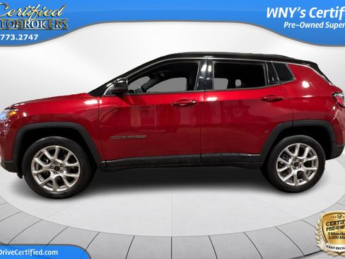Used 2025 Jeep Compass Limited image 9