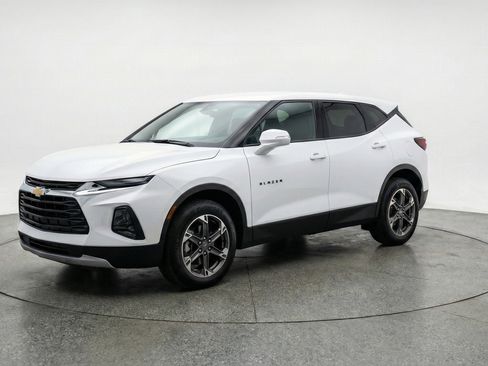 Used 2025 Chevrolet Blazer LT FWD image 3