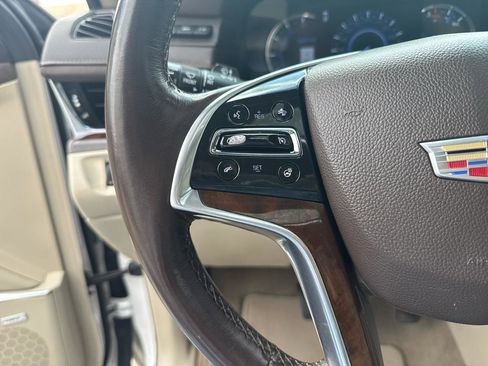 Used 2017 Cadillac Escalade Luxury AWD/4WD image 22