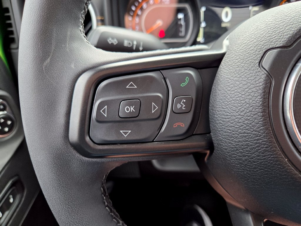 Certified 2025 Jeep Gladiator Sport AWD/4WD image 31