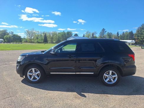 Used 2016 Ford Explorer XLT AWD/4WD image 1