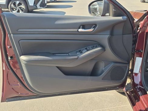Used 2025 Nissan Altima 2.5 SV AWD/4WD image 11