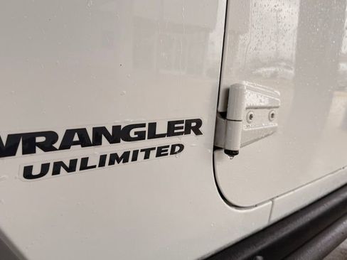 Used 2017 Jeep Wrangler Unlimited Rubicon AWD/4WD image 24
