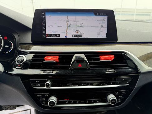 Used 2018 BMW 530i xDrive image 31