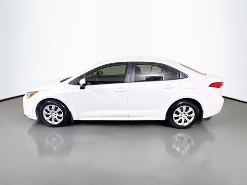 Used 2025 Toyota Corolla LE image 6