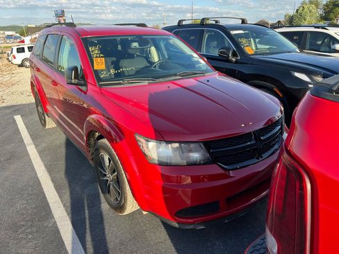 Used 2018 Dodge Journey SE w/ Blacktop Package FWD image 2
