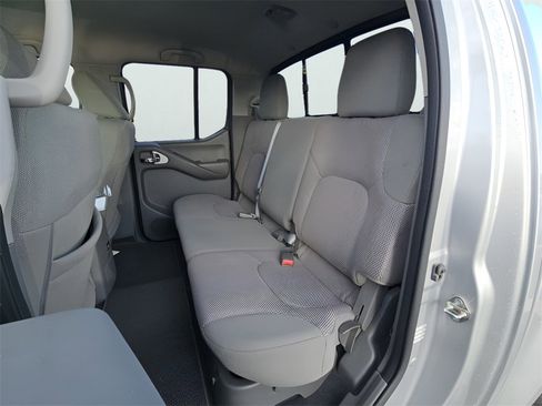 Used 2020 Nissan Frontier SV image 11