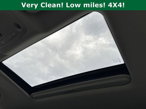 Used 2024 Nissan Armada SL w/ Captain's Chairs Package image 38