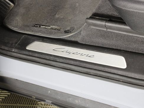 Used 2024 Porsche Cayenne Coupe image 17