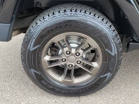 Used 2016 Jeep Wrangler Unlimited Sahara AWD/4WD image 6