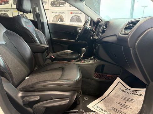 Used 2018 Jeep Compass Trailhawk AWD/4WD image 11