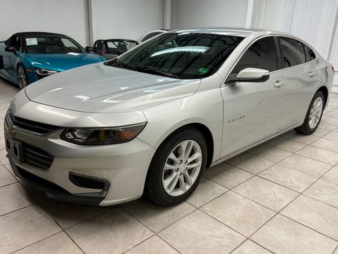 Used 2018 Chevrolet Malibu LT image 3