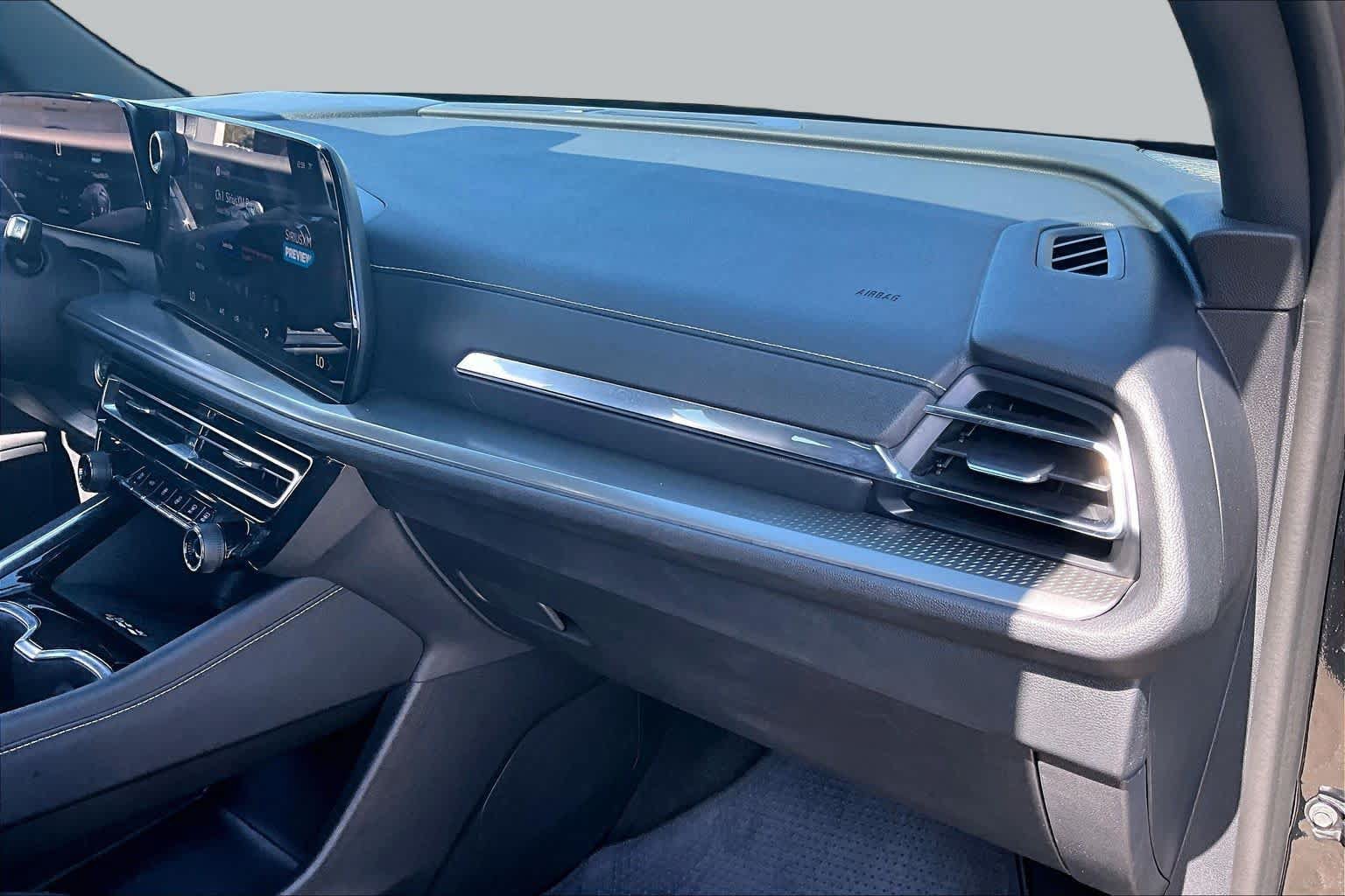 Used 2026 Chevrolet Traverse LT FWD image 19