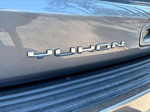Used 2021 GMC Yukon SLT w/ SLT Premium Package image 31