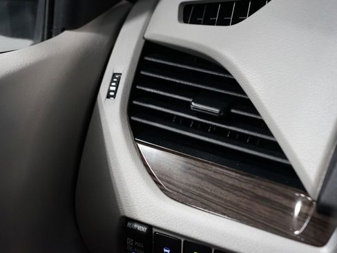 Used 2017 Toyota Sienna XLE image 24