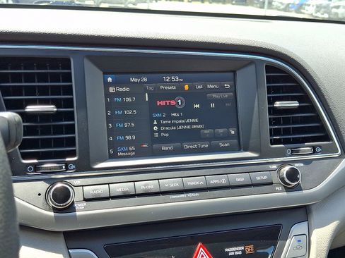 Used 2017 Hyundai Elantra SE FWD image 18