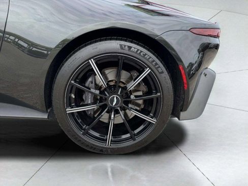 Used 2022 Aston Martin V8 Vantage Roadster RWD image 46