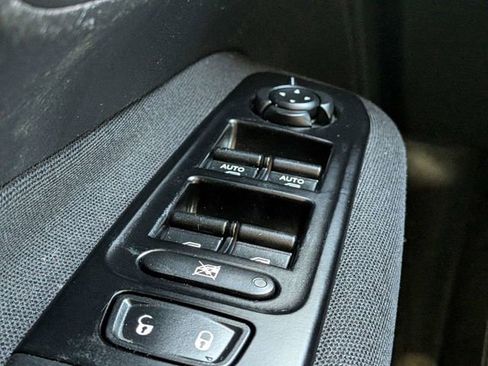 Used 2020 Jeep Renegade Latitude FWD image 25