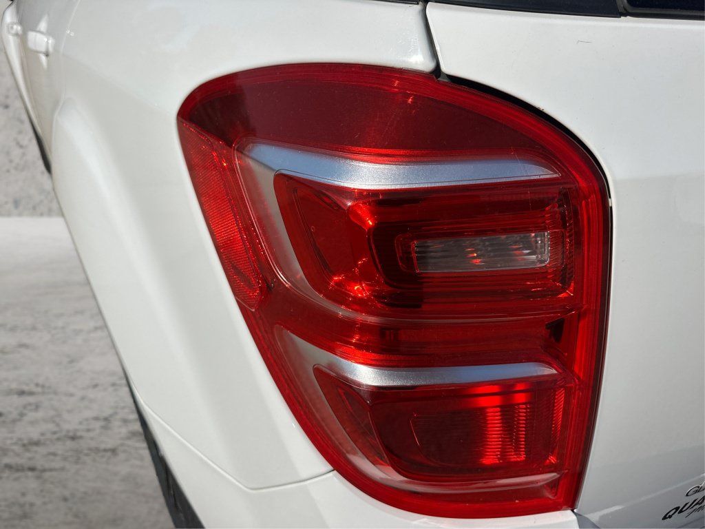 Used 2017 Chevrolet Equinox LT FWD image 19