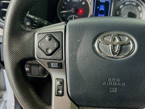 Used 2020 Toyota Tacoma SR5 RWD image 18