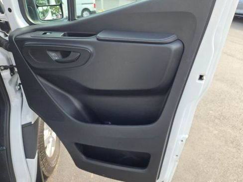 Used 2022 Mercedes-Benz Sprinter 2500 image 6