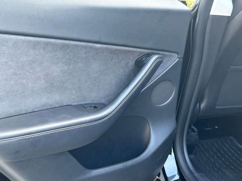 Used 2021 Tesla Model Y Long Range AWD/4WD image 45