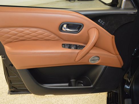 Used 2021 INFINITI QX80 Sensory w/ All-Season Package AWD/4WD image 16