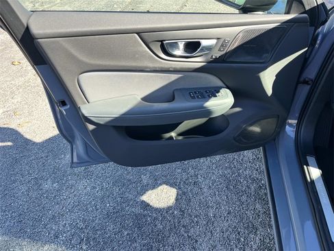 Used 2022 Volvo S60 T8 R-Design image 18