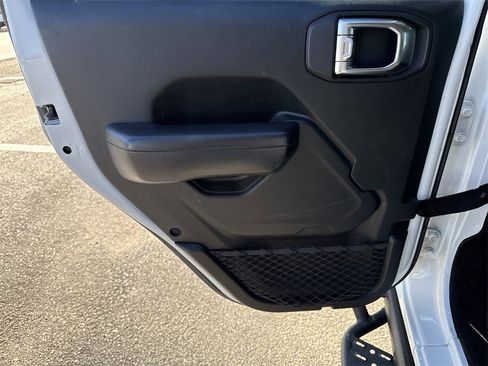 Used 2018 Jeep Wrangler Unlimited Sport S image 23