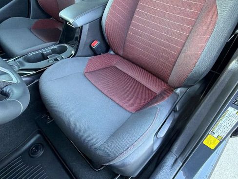 Used 2025 Toyota Corolla SE FWD image 14