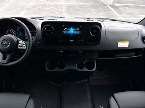 Used 2024 Mercedes-Benz Sprinter 2500 image 25