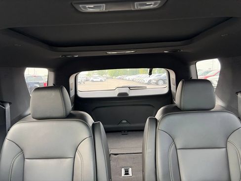 Used 2023 Chevrolet Traverse LT w/ LT Premium Package AWD/4WD image 19