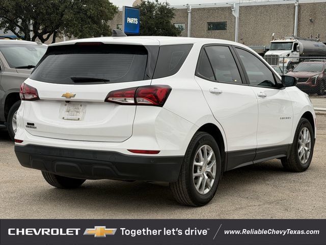 Used 2024 Chevrolet Equinox LS w/ Driver Confidence II Package FWD image 4