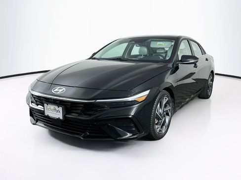 Used 2024 Hyundai Elantra Limited FWD image 3