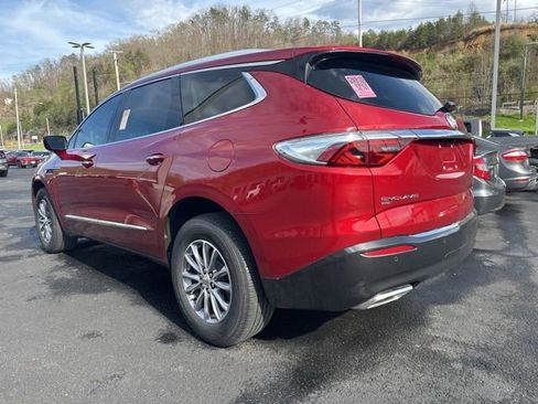 Used 2023 Buick Enclave Essence AWD/4WD image 5