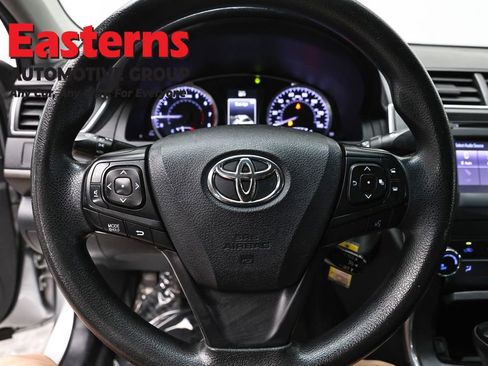 Used 2017 Toyota Camry LE FWD image 10