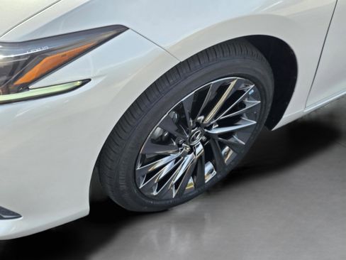 New 2025 Lexus ES 350 Ultra Luxury image 34