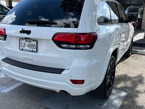 Used 2022 Jeep Grand Cherokee Laredo X RWD image 7