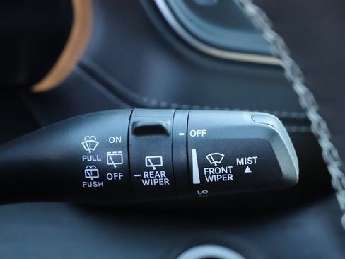 New 2025 Jeep Grand Cherokee Limited w/ Luxury Tech Group II image 35