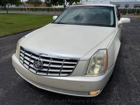 Used 2008 Cadillac DTS FWD image 16